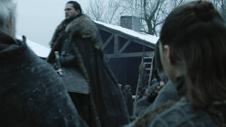 extant_GameOfThrones_8x01-Winterfell_0208