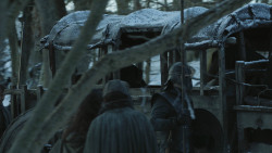 extant_GameOfThrones_8x01-Winterfell_0274