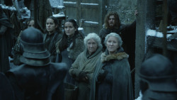 extant_GameOfThrones_8x01-Winterfell_0355