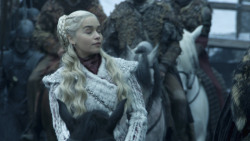 extant_GameOfThrones_8x01-Winterfell_0376