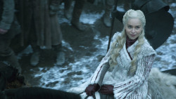 extant_GameOfThrones_8x01-Winterfell_0381