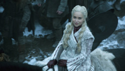 extant_GameOfThrones_8x01-Winterfell_0383