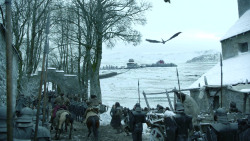 extant_GameOfThrones_8x01-Winterfell_0401