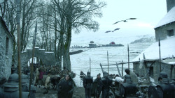 extant_GameOfThrones_8x01-Winterfell_0406
