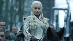 extant_GameOfThrones_8x01-Winterfell_0410