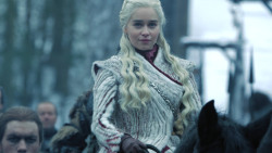extant_GameOfThrones_8x01-Winterfell_0411