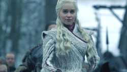 extant_GameOfThrones_8x01-Winterfell_0412