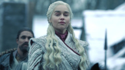 extant_GameOfThrones_8x01-Winterfell_0414