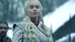 extant_GameOfThrones_8x01-Winterfell_0416