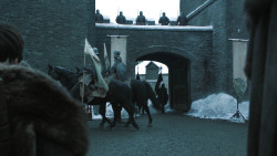 extant_GameOfThrones_8x01-Winterfell_0465