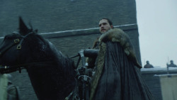 extant_GameOfThrones_8x01-Winterfell_0487