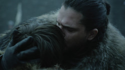 extant_GameOfThrones_8x01-Winterfell_0505