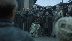 extant_GameOfThrones_8x01-Winterfell_0560