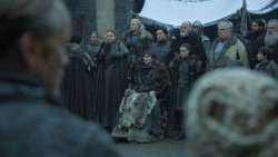 extant_GameOfThrones_8x01-Winterfell_0564