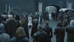 extant_GameOfThrones_8x01-Winterfell_0572