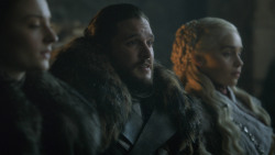 extant_GameOfThrones_8x01-Winterfell_0805