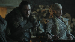 extant_GameOfThrones_8x01-Winterfell_0928
