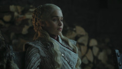 extant_GameOfThrones_8x01-Winterfell_0952