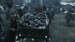 extant_GameOfThrones_8x01-Winterfell_0999