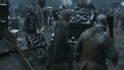 extant_GameOfThrones_8x01-Winterfell_1002