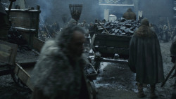 extant_GameOfThrones_8x01-Winterfell_1004