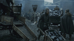 extant_GameOfThrones_8x01-Winterfell_1006