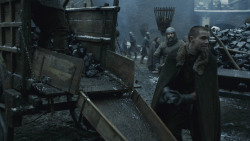 extant_GameOfThrones_8x01-Winterfell_1015