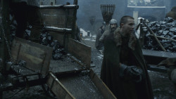 extant_GameOfThrones_8x01-Winterfell_1016