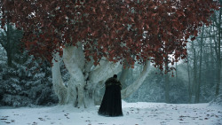 extant_GameOfThrones_8x01-Winterfell_1285