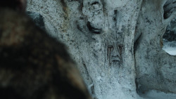 extant_GameOfThrones_8x01-Winterfell_1296