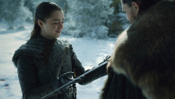 extant_GameOfThrones_8x01-Winterfell_1368