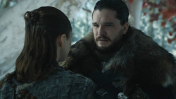 extant_GameOfThrones_8x01-Winterfell_1384