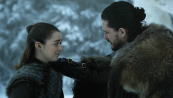 extant_GameOfThrones_8x01-Winterfell_1438