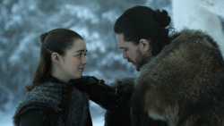 extant_GameOfThrones_8x01-Winterfell_1440