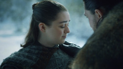 extant_GameOfThrones_8x01-Winterfell_1450