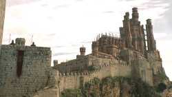 extant_GameOfThrones_8x01-Winterfell_1518