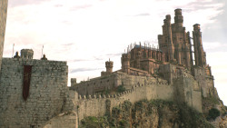 extant_GameOfThrones_8x01-Winterfell_1520