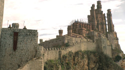extant_GameOfThrones_8x01-Winterfell_1522