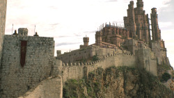 extant_GameOfThrones_8x01-Winterfell_1523