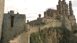 extant_GameOfThrones_8x01-Winterfell_1524