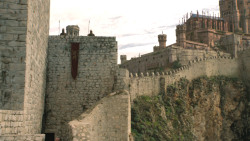 extant_GameOfThrones_8x01-Winterfell_1527