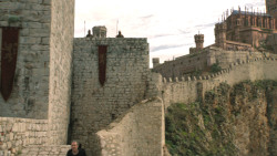 extant_GameOfThrones_8x01-Winterfell_1528