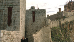extant_GameOfThrones_8x01-Winterfell_1529