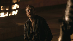 extant_GameOfThrones_8x01-Winterfell_1905