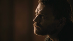 extant_GameOfThrones_8x01-Winterfell_1922