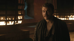 extant_GameOfThrones_8x01-Winterfell_1987