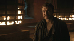 extant_GameOfThrones_8x01-Winterfell_1988