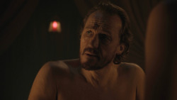 extant_GameOfThrones_8x01-Winterfell_2064