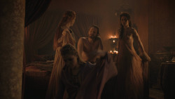 extant_GameOfThrones_8x01-Winterfell_2075
