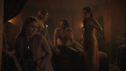 extant_GameOfThrones_8x01-Winterfell_2081